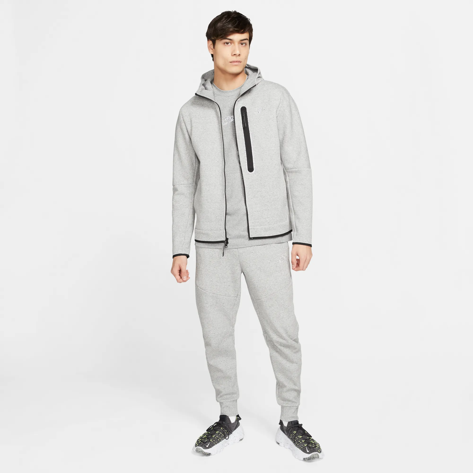 NIKE SPORTSWEAR TECH FLEECE