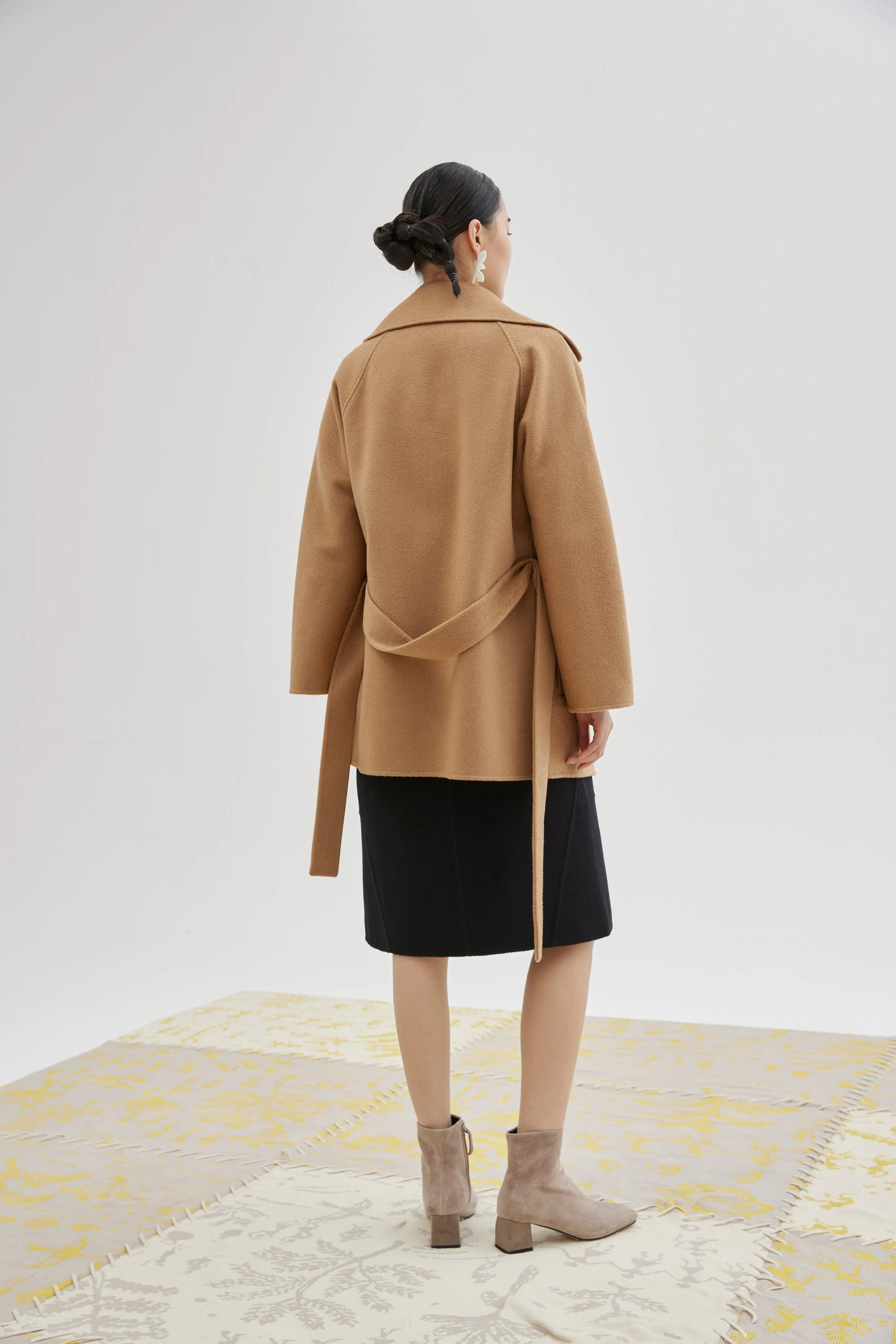 Women's short cashmere coat